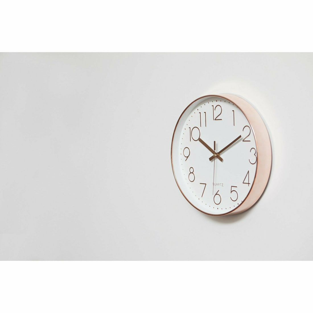 Rose Gold & White - Classic Quartz Clock