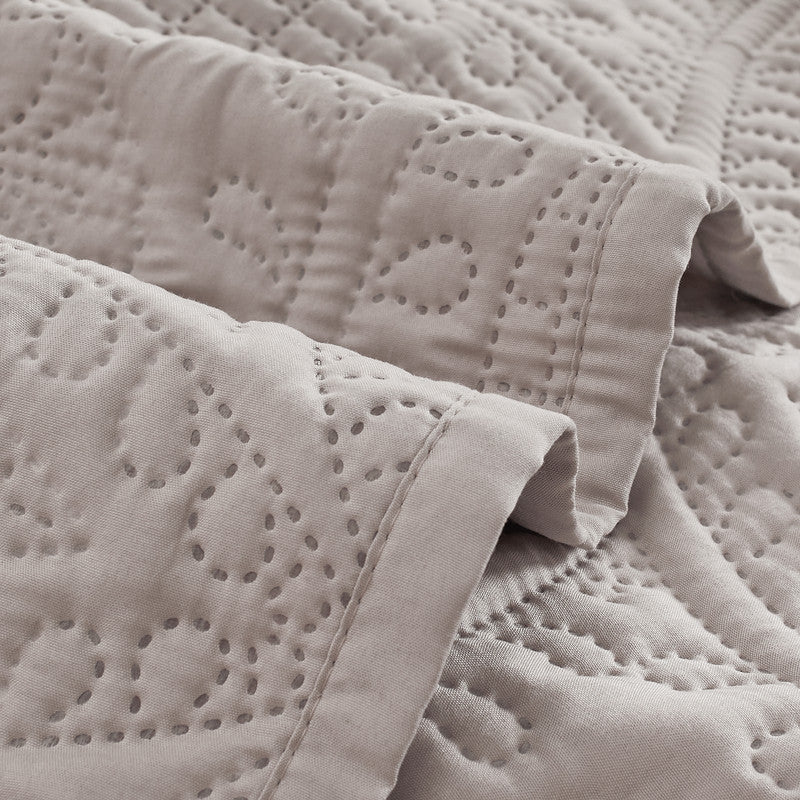 Lisbon Quilted 3 Pieces Embossed Coverlet Set-queen/king beige
